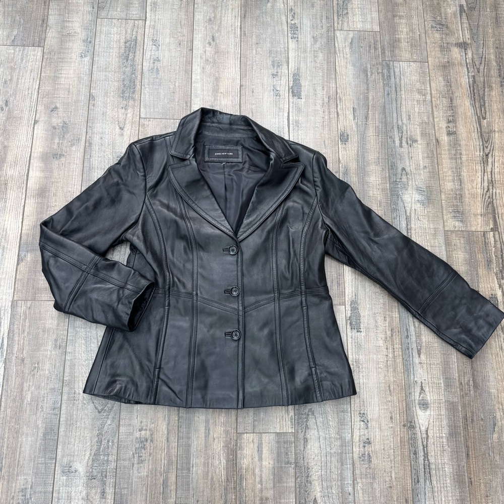 Jones New York vintage genuine leather jacket